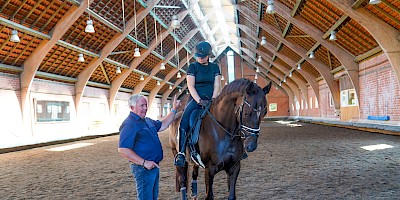 Reitlehrer und Grand-Prix-Ausbilder Jan Nivelle erklärt die Reitlehre in seinem Seminar